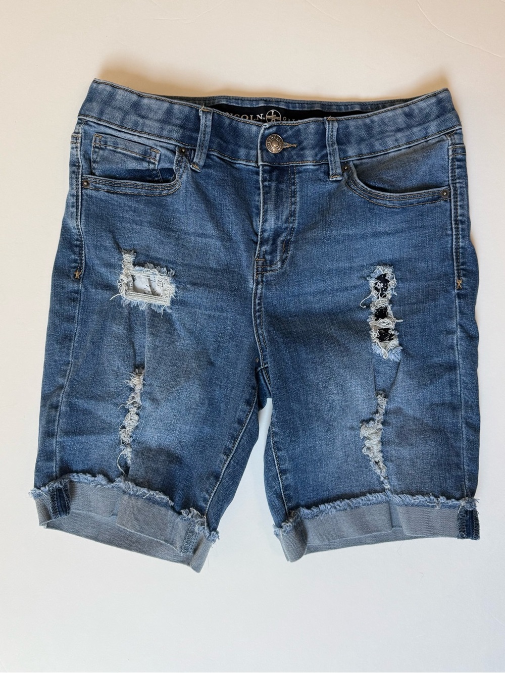Lincoln Outfitters Denim Shorts
Women's 10 Distressed Patchwork
Cuffed Bermuda